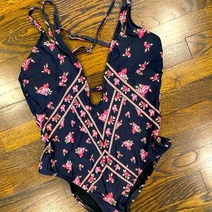 LG Gianni Bini one piece bathing suit